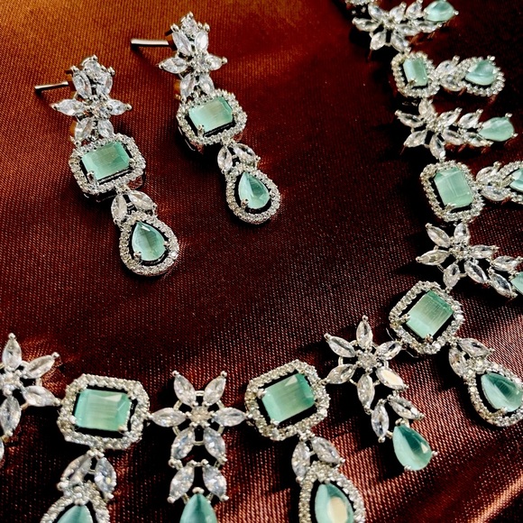 Supreme quality Ad Necklace with sea green stones - Picture 3 of 3